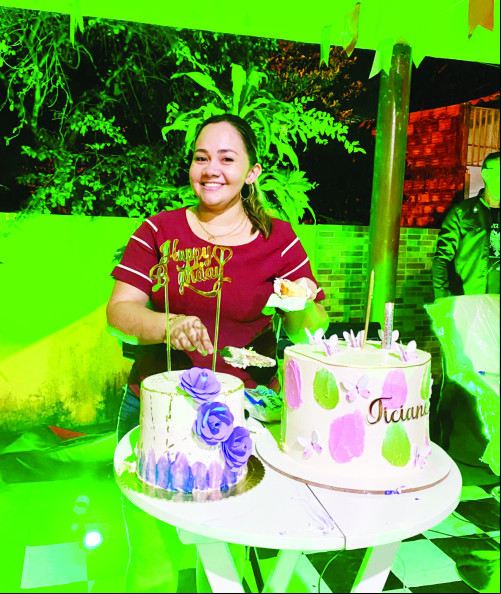 A bonita Ticiane de Pinho Borges festejou seu aniversário, do dia 11 de junho, com churrasco regado de bebidas e música ao vivo na cidade de União, ao lado da família e amigos. - (Arquivo Pessoal)