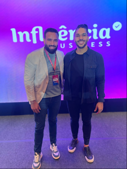 #Sampa - Um click do gastroenterologista e empresário Dr. Ramondnil Moura, que marcou presença no evento "Influência Business" em São Paulo. Com Joel Jota, mentor de negócios e ex-atleta da seleção brasileira de Natação. O evento reuniu profissionais de diversas áreas para discutir estratégias de crescimento e influência no mercado. Chics!!! - (Divulgação)
