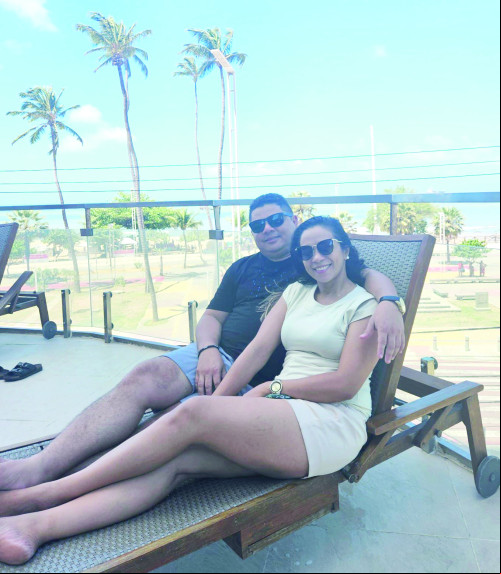 Professor Jardel Miranda (diretor do CETI Barão de Gurguéia de União) e sua esposa, a professora Socorrinha Oliveira, curtiram as belas praias de Fortaleza no final de semana ado. - (Arquivo Pessoal)
