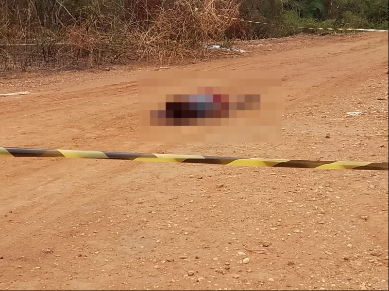 Corpo de mulher é encontrado por populares no bairro Parque Rodoviário - (Rosair Rodrigues/O Dia)