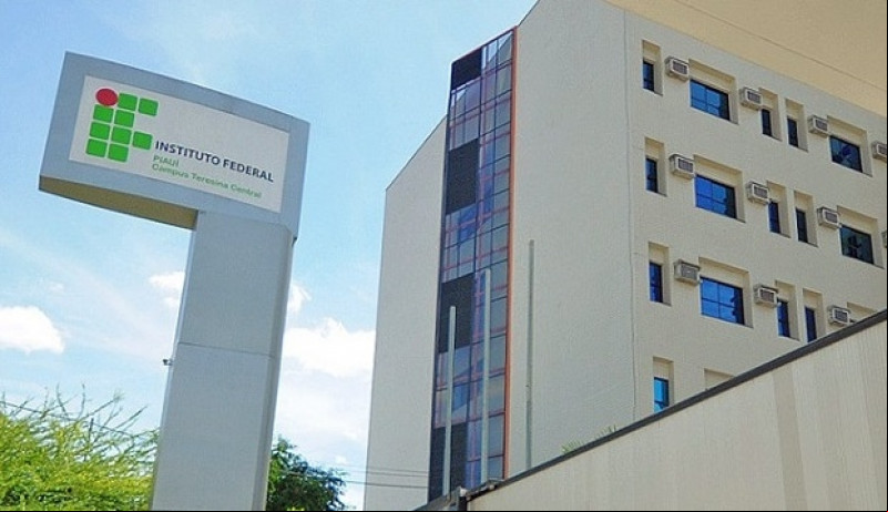 Lula anuncia criação de IFPI nas cidades de Barras, Altos e Esperantina