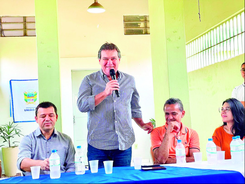 Prefeito Gustavo Medeiros, Helder de Freitas (Sebrae) e o secretário Zé Wilson (à direita)durante a inauguração da Sala do Serviço de Inspeção Municipal na última sexta em União. - (Divulgação)
