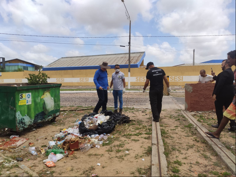 Cachorros e gatos mortos são encontrados em sacos na rodoviária de Parnaíba - (Reprodução/Whatsapp)