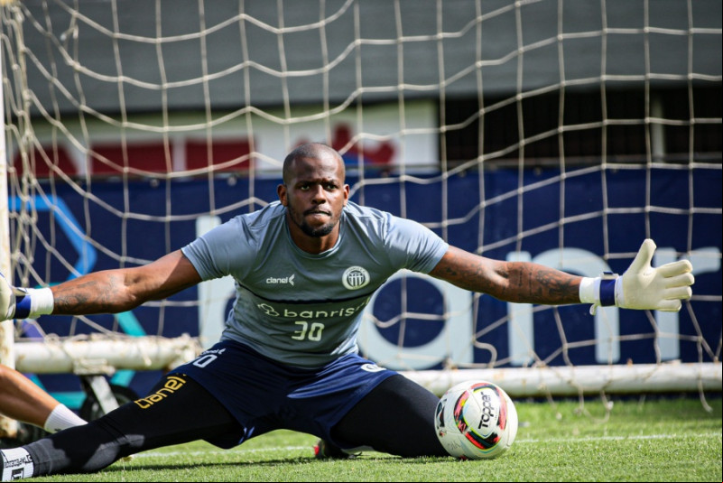 Goleiro Caíque sofreu injúria racial no Lindolfo Monteiro. - (Foto: Enoc Junior / Ypiranga-RS)