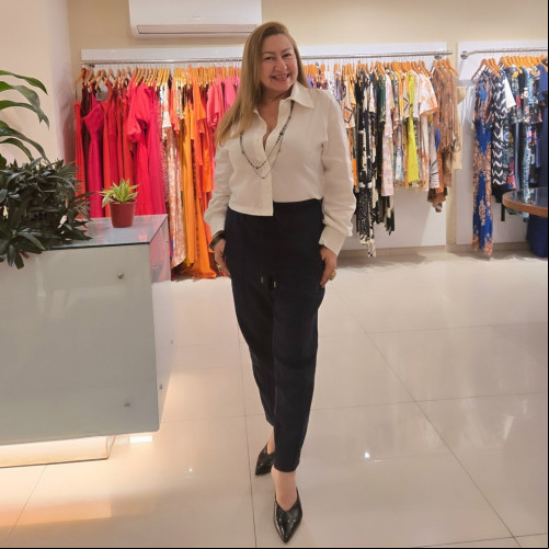 #Elegância - Um click da querida empresária Pastora de Brito - By Alpha Modas Teresina com um look belíssimo. Chics!!! - (Luciêne Sampaio)