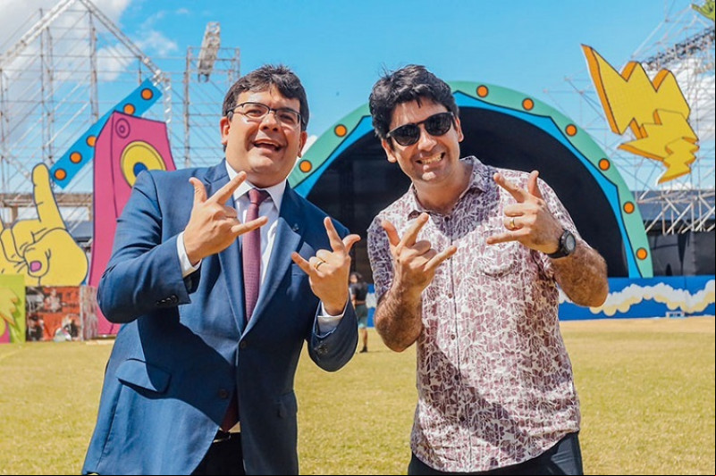 #PiauíPop2023 - Um click do governador do Piauí Rafael Fonteles e o empresário Tiago Peixoto durante a visita do governador à cidade do rock. Foto: GABRIEL PAULINO. A gente se encontra lá. Imperdível!!! - (Divulgação)