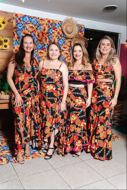 #Arraiá das GRANFINAS - Um click das queridas @celinalages, @polyanamelo, @olivianogueira e @mariana_castelob em noite maravilhosa e animada. Chics!!!  - (Arquivo Pessoal)