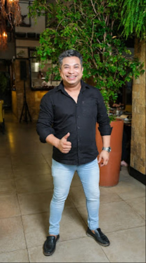 'Gente é pra Brilhar' - Um click do cantor Marquinhos do Pará, que encantou os convidados com seu som e músicas animadas no SUCESSO do nosso Almoço - 'Gente é pra Brilhar'. Chics!!! - (Tibério Hélio)