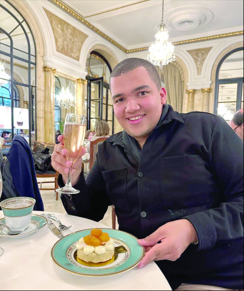 Colunista Social, Nylbert Andrade, domingo que ou(01)emplacou nova idade, e foi pequeno para os inúmeros cumprimentos de parabéns! Nylbert  amanhã a noite comandará com estilo no Finess Buffet o seu badalado Arraiá Junino. - (Arquivo Pessoal)