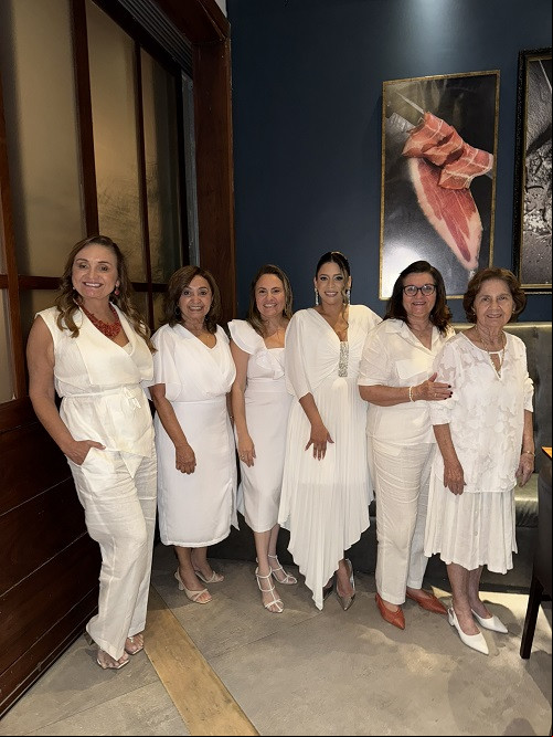 Click das novas sócias do Lótus Clube de Teresina em reunião de posse realizada com jantar em grande estilo em restaurante badalado