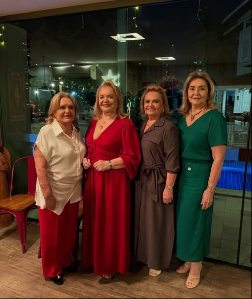 #Family - Um click das irmãs Maria Victoria Leal, Regina Alencar, Selna Chaves e Hélida Correia Lima em noite de Confraternização do Closed Clube. Chics!!! - (Arquivo Pessoal)
