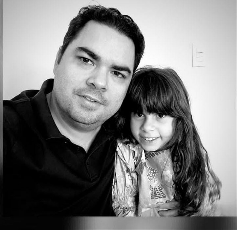 Médico Eduardo Bona e a filha, vítima de acidente. - (Reprodução / Redes Sociais)