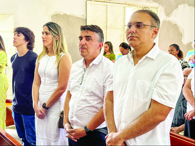 Deputado Estadual Firmino Paulo no último dia 29 de Abril, em Lagoa Alegre, na missa pelos 33 Anos de Emancipação Política.