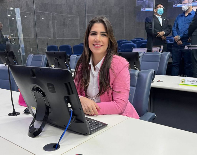 Após críticas, Thanandra Sarapatinhas alega desinteresse pela política: “minha vida virou um inferno”