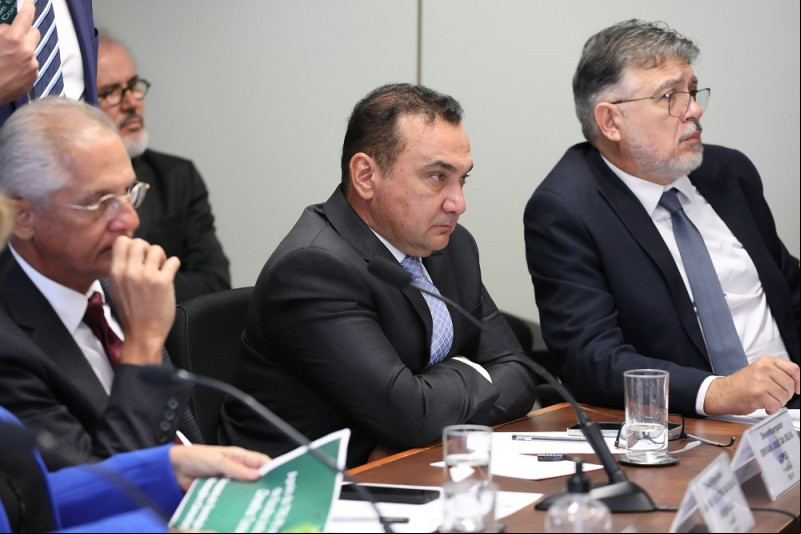 Presidente do TRE, Erivan Lopes, ao centro - (Alejandro Zambrana/Secom/TSE)