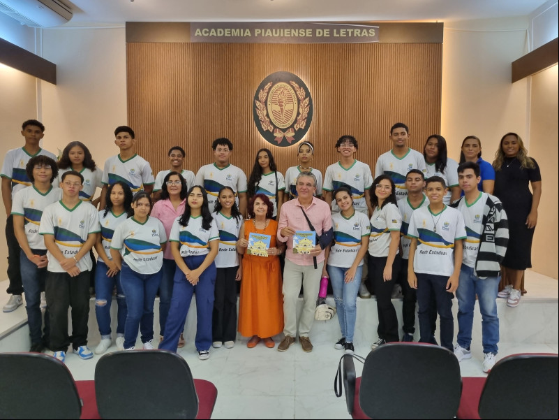 #APL realizou a palestra sobre O Dia Nacional do Livro Infantil proferida pela Professora Drª Márcia Évelin