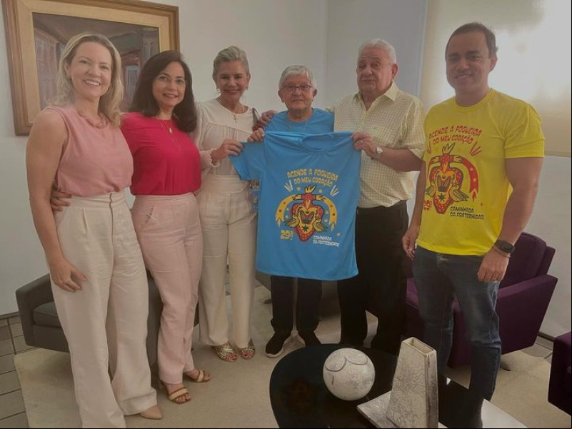 #Caminhada - Um click da Equipe da Caminhada da Fraternidade sendo recebida com muito carinho pela equipe da Rede Clube de Teresina. Chics!!! - (Divulgação)