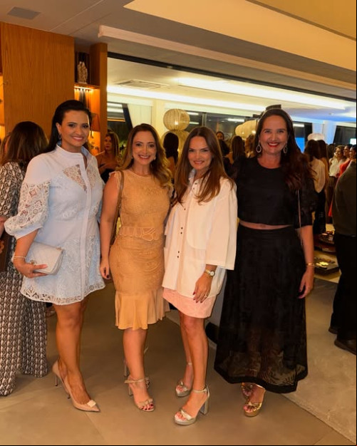 #Mulheres de Fibra - Um click das queridas Carol Rosado, Olívia Nogueira, Liana Tapety e Celina Lages no lançamento da nova Coleção da Martha Medeiros. Chics!!! - (Arquivo Pessoal)