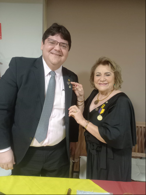 #Posse - Um click do novo presidente Emanoel Frazão no LIONS Clube de Teresina Afonso Mafrense  Ano Leonístico 2024/25. A querida Zelita Melo ando o cargo para o novo presidente do Lions. Chics!!! - (Divulgação)