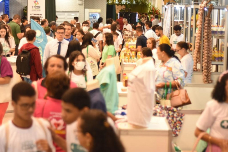Feira do Cooperativismo do Piauí promove discussões sobre Economia solidária e exposições de cooperativas piauienses