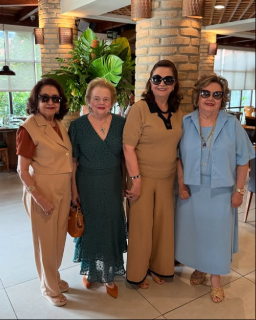 #Migas - Um click das queridas Marisa Resende, Maria Lúcia Silveira e Eliane Nogueira com a anfitriã da reunião Vera Lobão. Chics!!! - (Arquivo Pessoal)