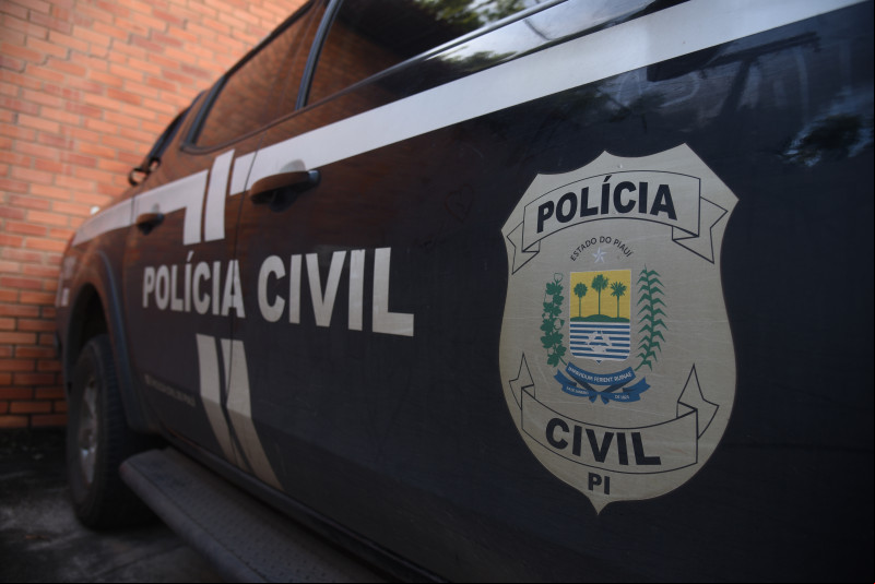 Mulher é presa suspeita de matar companheiro a facadas na Praça Pedro II