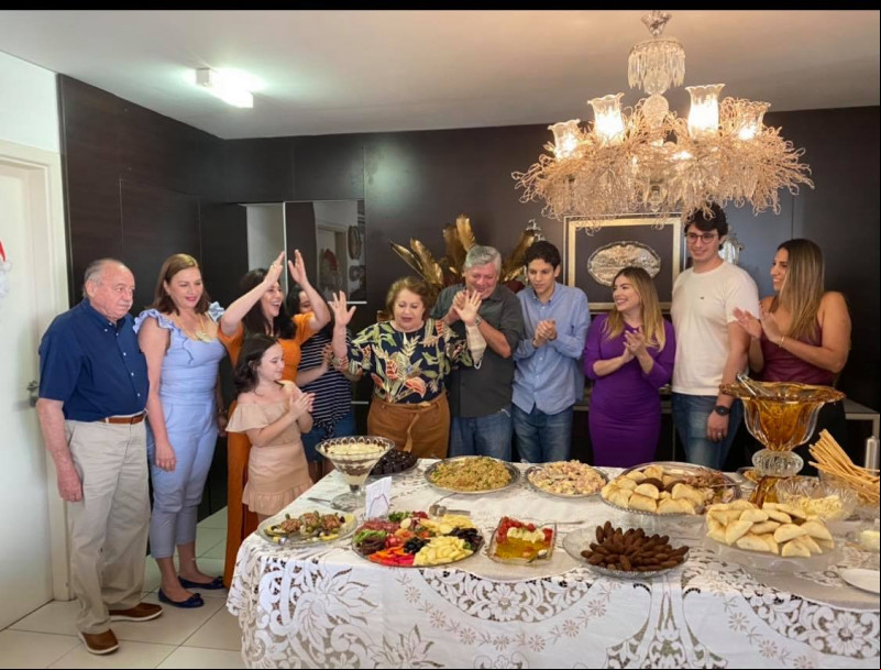 #Family - Parabéns para a aniversariante de hoje (9); Valcira Miranda!!! Comemora em família. Chics!!! - (Divulgação)