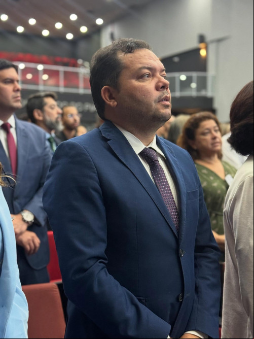 #Tribunal de Justiça do Estado do Piauí - "Participei hoje, no TJPI, da Solenidade de Abertura da Semana do Meio Ambiente com o tema: “Justiça e Sustentabilidade Caminhando Juntas”. Estive também com a Palestrante Fátima Pereira, representando Empresa CONEXXÕES, professora e defensora do Meio Ambiente. #sustentabilidade #meioambientesaudável" Daniel Alves. Chics!!! - (Arquivo Pessoal)