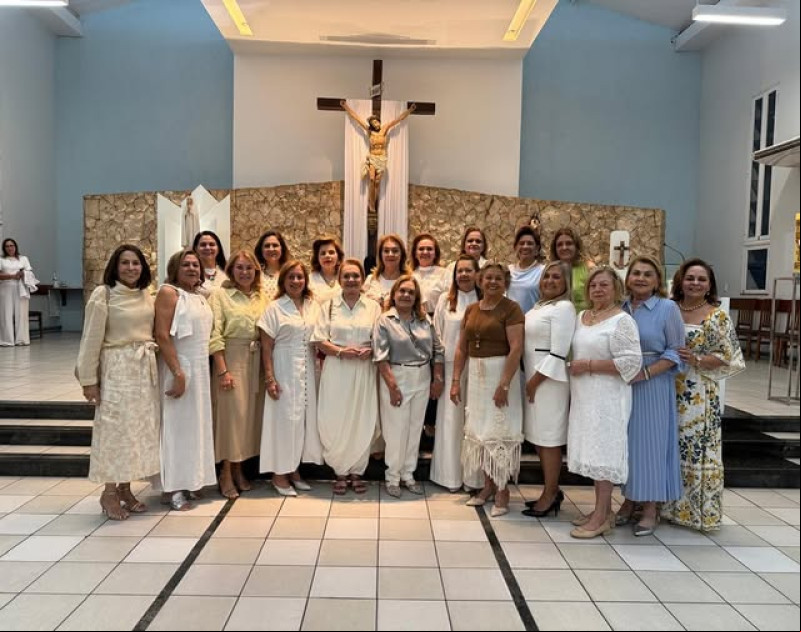 #Clube - Um click das sócias do Closed Clube reuniram-se na noite hoje (14) para celebrar a Páscoa do Clube. Chics!!! - (Arquivo Pessoal)