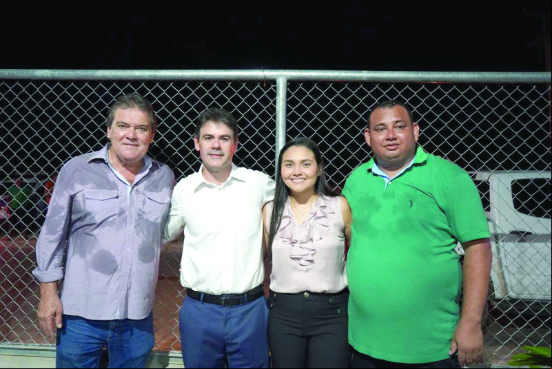 Prefeito Gustavo Medeiros (de União), deputado estadual Severo Eulálio (presidente da Assembléia Legislativa do Piauí), vereadora Karine Rocha (que solicitou a construção da  Lavanderia pública) e o empresário João Paulo - (Divulgação)