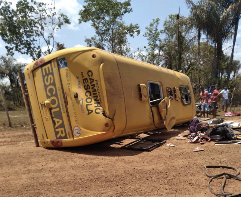Última criança internada após acidente com ônibus escolar em José de Freitas recebe alta do HUT