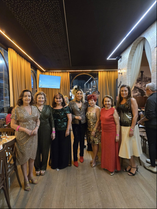  #'Gente é pra Brilhar lll'' - Um click das amigas reunidas no nosso Bloquinho de Carnaval. Chics!!! - (Magal Santos)
