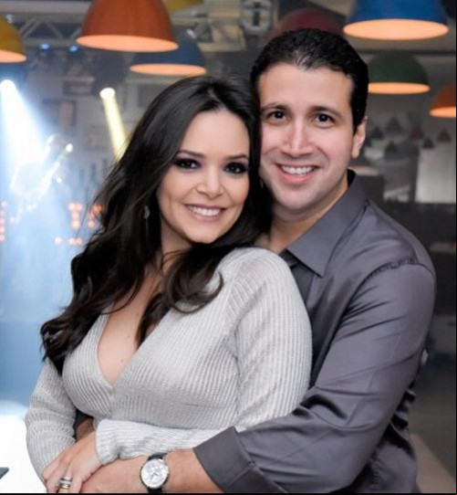 #Amor - Um click da empresária Baisa Tajra com o seu marido, o cirurgião-dentista e professor Fabrício Serra e Silva, que aniversaria hoje (27). Parabéns!!! - (Divulgação)