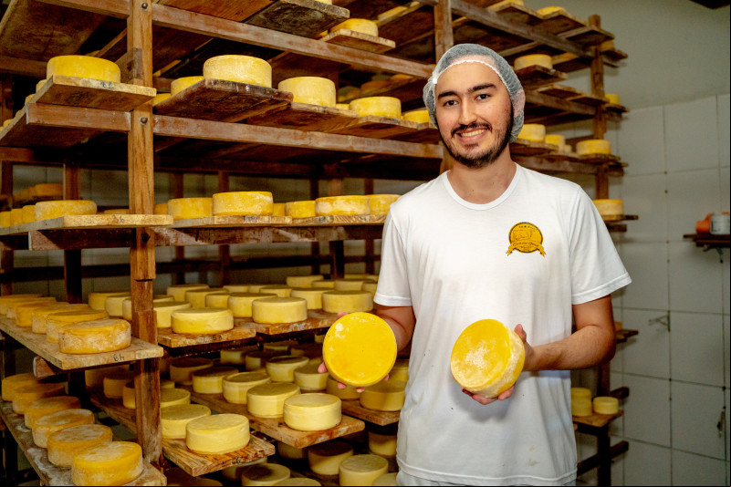 Thiago Borges, produtor e afinador de queijo - (Marlon de Paula/Governo do Estado de Minas Gerais)