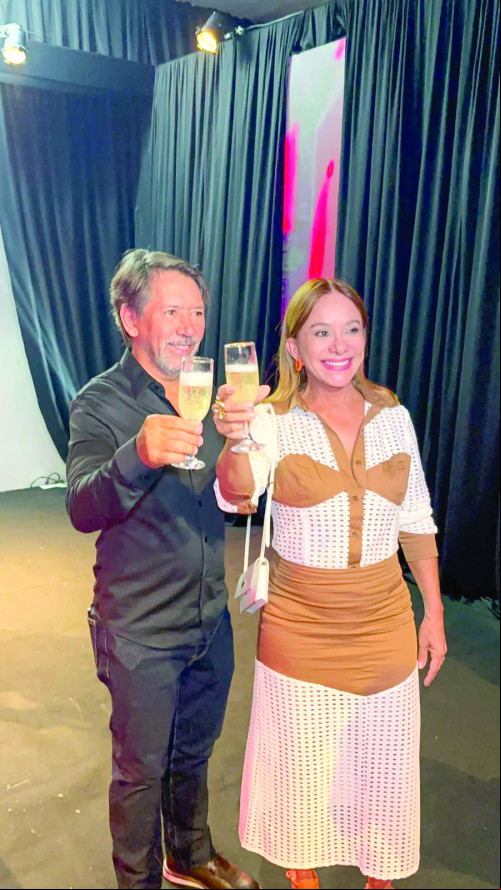 A farmacêutica Dra. Soraya Aguiar e o empresário Edmar José, gestores da Farmácia Equilíbrio, prestigiaram na noite de terça-feira (6) o lançamento da 11ª edição do projeto Marcas Inesquecíveis, que aconteceu em Teresina. - (Arquivo Pessoal)