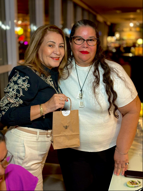 Um click das queridas Iraceara Soares e Sammy Beatriz em evento realizado pelo Clube Teresa Paz