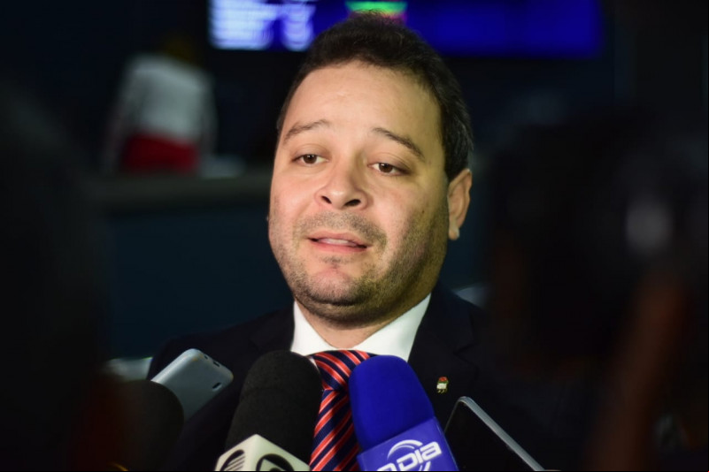 Evandro Hidd nega ingerência dos Flávios sobre o PDT