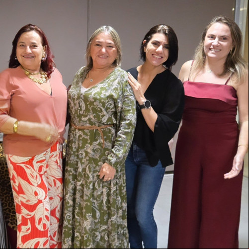 #Páscoa - Um click das queridas na reunião de Páscoa do Lótus Clube de Teresina - Kátia Cristina, Magnólia Soares, Kaka Lessa e Polyana Melo. Chics!!! - (Luciêne Sampaio)