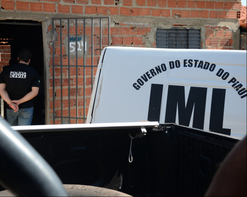 Mulher tem cabeça esmagada após recusar relação sexual com homens em Beneditinos - (Jailson Soares/O Dia)