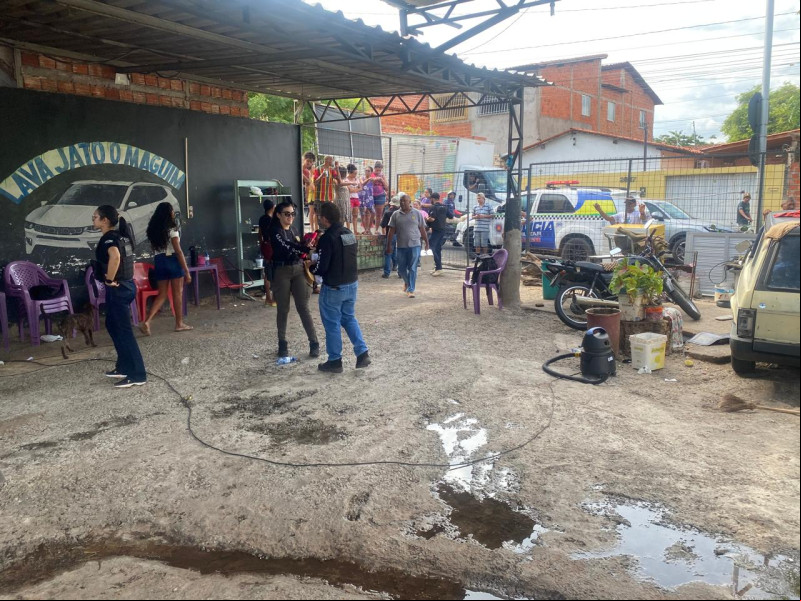 Dono de lava-jato é assassinado a tiros na Av. Marechal Castelo Branco - (Rosair Rodrigues/O Dia)