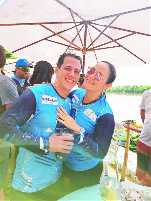 Delegado Laércio Ivando Evangelista (Equipe Afulegas) e a esposa Patrícia Medeiros, presentes em mais um ano da Confraternização Naútica 2023. - (Arquivo Pessoal)
