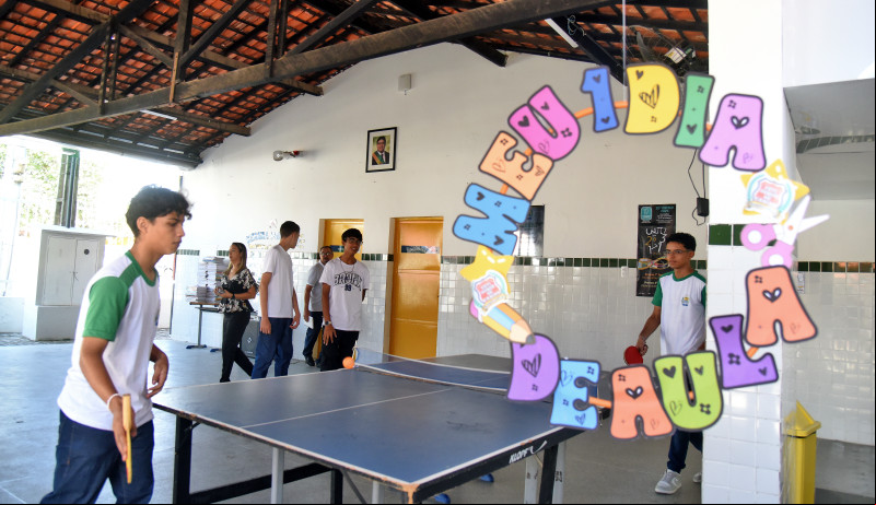Interação, conversas e práticas esportivas em escolas após restrição do uso de celulares