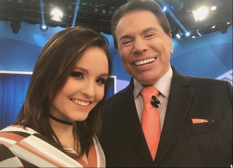 Atriz e cantora Larissa Manoela ao lado de Sílvio Santos - (Instagram Larissa Manoela)