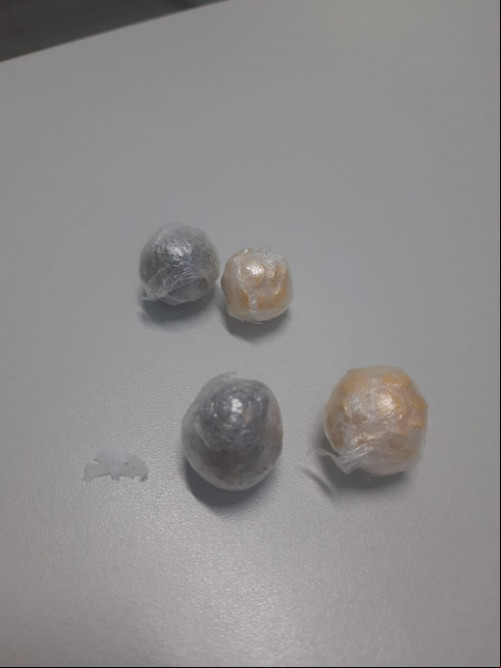 Droga encontrada no órgão genital da mulher - (Divulgação / Sejus)