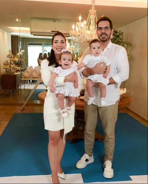 #Batizado - Um click do Batizado dos gêmeos Antônio e Maya, filhos da tabeliã e mestre em Direito Manuella Martins e do deputado federal Marcos Aurélio Sampaio. Chics!!! - (Arquivo Pessoal)