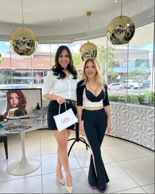 #Salão - Um click das queridas Aline castro e Ângela Farias em #DiadeBeleza no Salão ÂNgela é Tudo. Chics!!! - (Arquivo Pessoal)