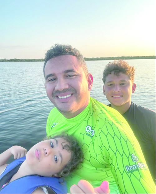Empresário Júnior Nery, recentemente reuni familiares e amigos durante jantar para festejar seu aniversátio, transcorrido dia 22 de novembro. - (Arquivo Pessoal)