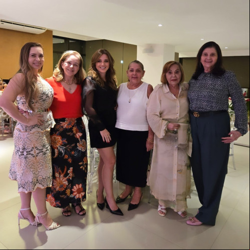 #Reunião - Um click das queridas sócias e convidadas da reunião @granfclub realizada na belíssima residência da anfitriã - by @msocorrobc @joicefviananunes @taniamiranda08 @marcia58 @marlucia @robertarocha40 @verallsantos @giselapxvieira @anapaula_bramalho @yrlaresendecastro @savinamagalhaes @milu_the @m.dosremediosmuniznery @nazarethdias @lourditabn, etc. Chics!!! - (Luciêne Sampaio)