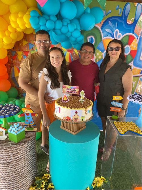 Empresário: Zé Wilson Barros e filha Maria Júlia e a esposa professora: Raqueilane Sampaio. - (Daniel Cardoso/Colunista)