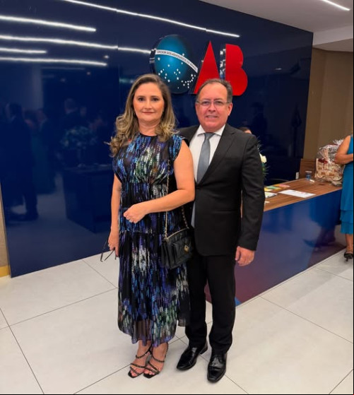 #Aniversário - Parabéns para o advogado empresarial Cláudio Feitosa!!! Comemora a data com a esposa, a defensora pública Patrícia Monte Feitosa e o filho, em família. Chics!!!! - (Arquivo Pessoal)